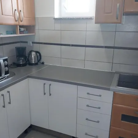 Atina And Tara Διαμέρισμα Peroj