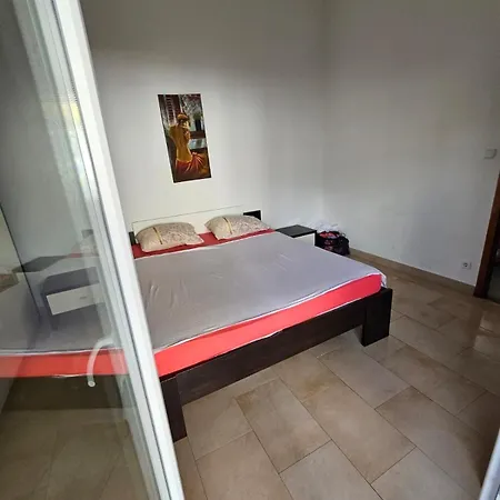 Atina And Tara Apartman Peroj