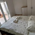 아파트 Atina And Tara 페로이