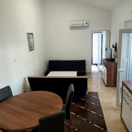 Atina And Tara Apartment *