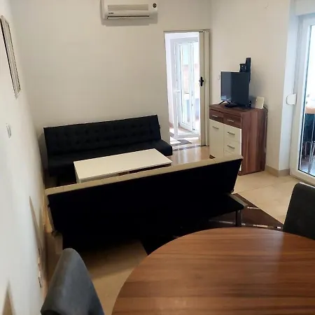 Atina And Tara Apartment *