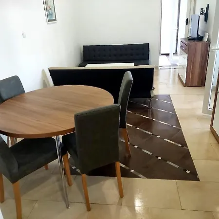 Daire Atina And Tara Peroj