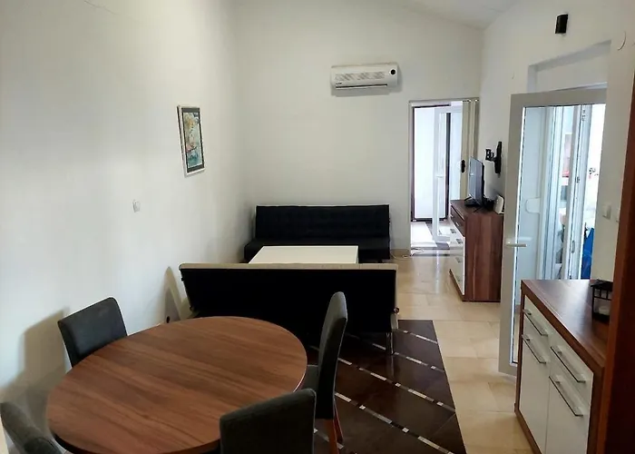 Atina And Tara 아파트 *