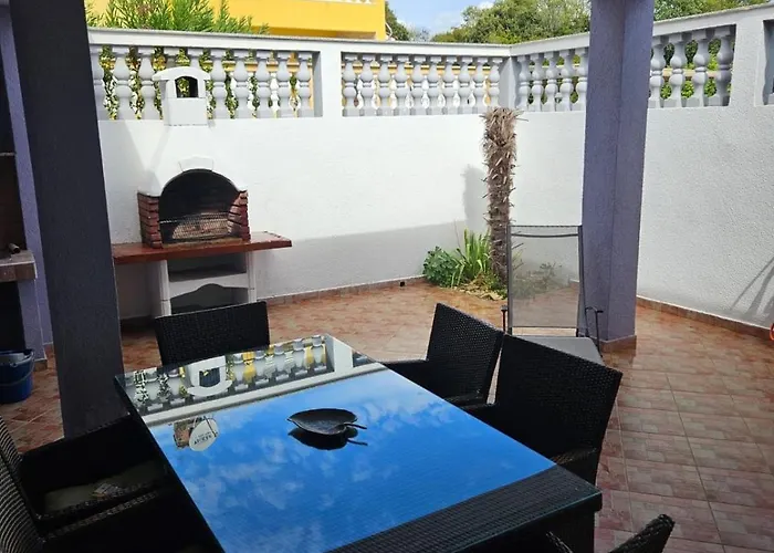 아파트 Atina And Tara 페로이