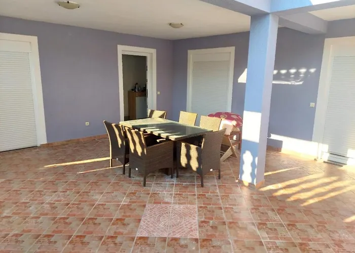 Atina And Tara * 페로이